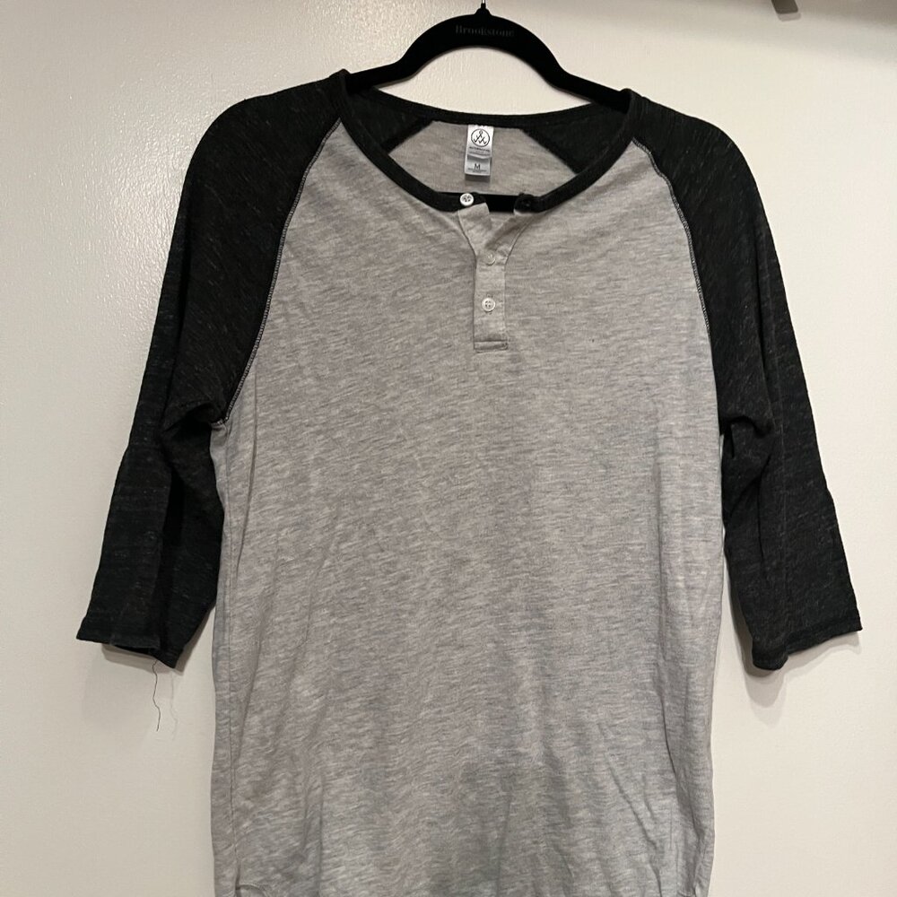 Alternative Earth Gray Two Toned 3/4 Sleeve Shirt Womens Medium 💗‎